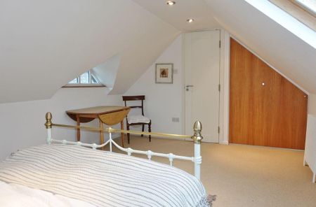 4 bedroom semi-detached house to rent - Photo 5