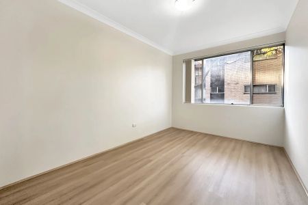 Beautiful Bright 2 Bedroom Apartment - Photo 3
