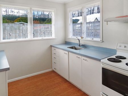 Wainuiomata Living - Photo 5
