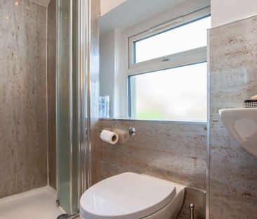 Featuring two stunning designer shower rooms - Photo 3