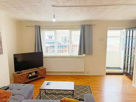 3 bedroom terraced house to rent - Photo 4