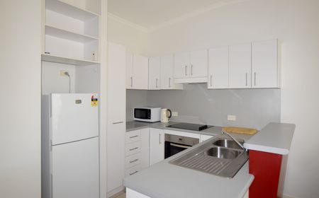 :: NEAT AND TIDY SELF CONTAINED UNIT CLOSE TO CBD - Photo 2