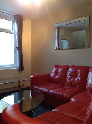 **Fantastic four bed house 1 minute from uni *** - Photo 3