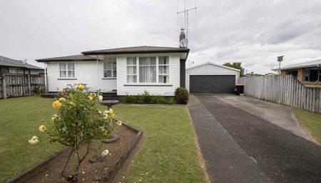 CLSOE TO PEKAPEKARAU PRIMARY SCHOOL - Photo 2