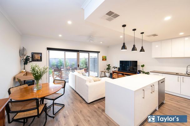 STUNNING TOWNHOUSE IN SUPERB LOCATION! - Photo 1