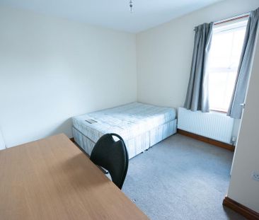 4 bedroom terraced house to rent - Photo 2