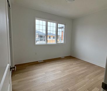 For Lease - 32 Foxley Heights, Barrie, Ontario - Photo 6