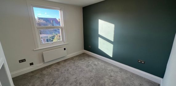 St. Johns Road, First Floor, Southall, UB2 5AN - Photo 2