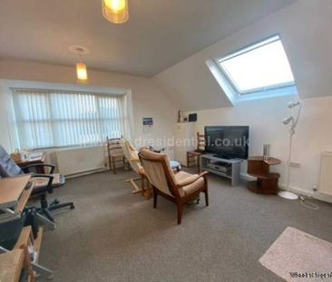 2 bedroom property to rent in Westcliff On Sea - Photo 6