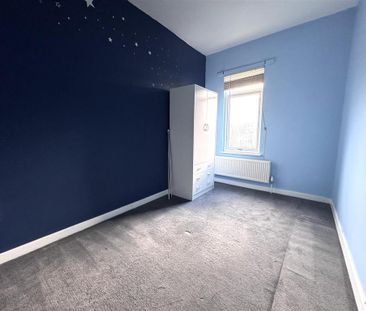 3 bedroom end of terrace house to rent - Photo 2