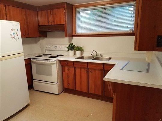 For Lease - 171 Kennard Avenue Unit# Bsmt, Toronto, Ontario - Photo 1