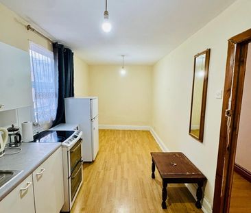 Studio Flat, Hoe Street, E17 - Photo 1