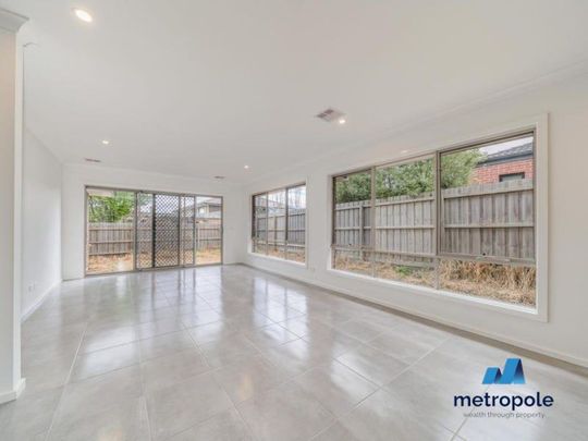2/19 Halliday Street, MOUNT WAVERLEY, VIC - Photo 1
