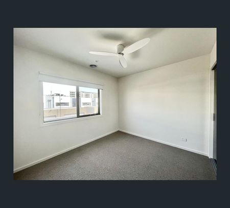 4b2b Rustic Avenue, Burwood East, Vic 3151 - Photo 2