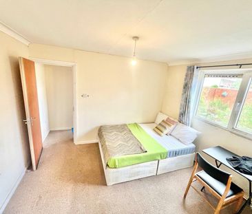 Room in a Shared House, Ivy Road, E16 - Photo 3