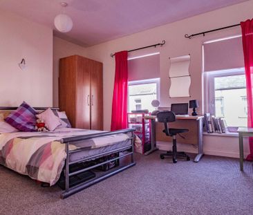 Cosy 5 bedroom house on Coburn Street - Photo 2