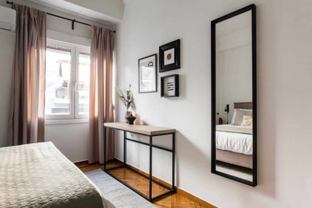 Groovy 2BR Apartment in Koukaki - Photo 2