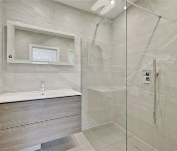 A two bedroom apartment located in the centre of Guildford finished... - Photo 6