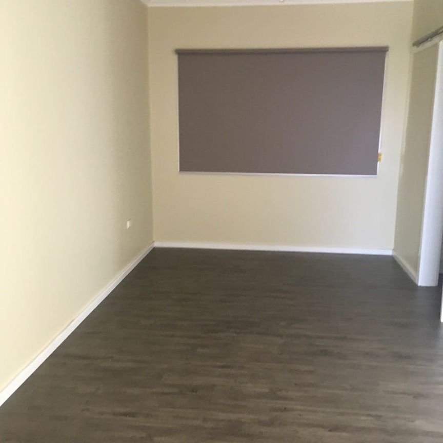 BEAUTIFULLY PRESENTED - EXCELLENT LOCATION - Photo 1