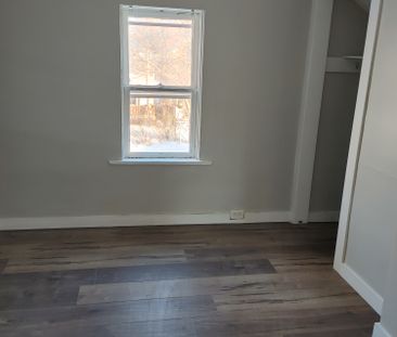 1368 ATHOL 3 BEDROOMS - Photo 6