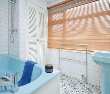 Dunster Crescent, Hornchurch, Essex, RM11 - Photo 2