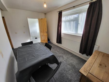 4 bedroom terraced house to rent - Photo 4