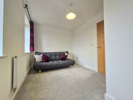 2 bedroom semi-detached to let - Photo 4