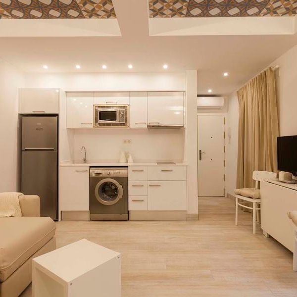 Cosy Apartment Next to La Barceloneta Beach - Photo 1