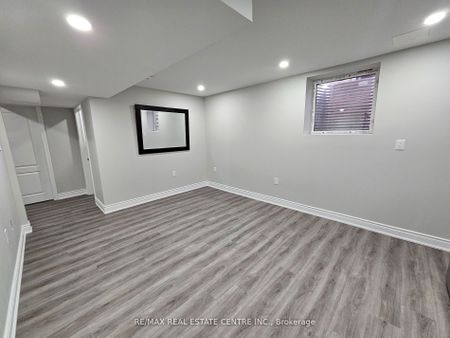 Detached Home For Lease | W8108642 - Photo 2