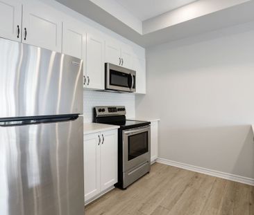 For Lease - 816 Mikinak Road, Manor Park - Cardinal Glen and Area, ... - Photo 3