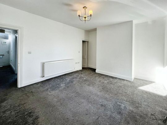 3 bedroom end of terrace house to rent - Photo 1