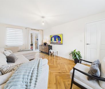 3 bedroom Semi-detached house to rent - Photo 3