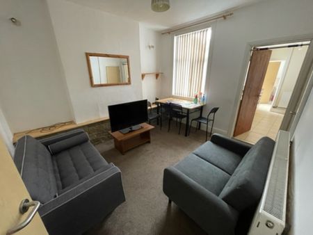 4 Bed Student Accommodation - Photo 5