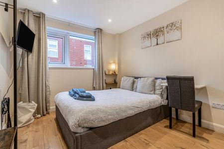 2 bedroom flat to rent - Photo 2