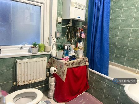 2 bedroom flat to rent - Photo 4