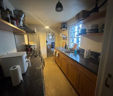 6 bedroom property to rent - Photo 1