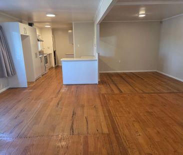 Charming 3BR Home - Photo 3