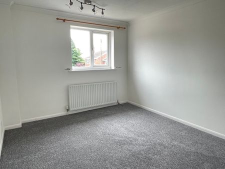 3 bedroom semi-detached to let - Photo 2