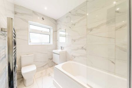 Kings Farm Avenue, TW10, London - Photo 5