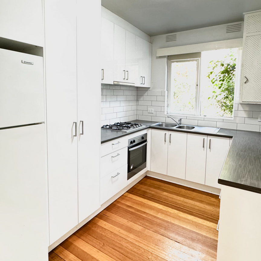 8 Celeste Court, St Kilda East, VIC - Photo 1