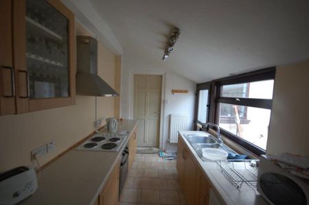 2 bedroom terraced house to rent - Photo 5