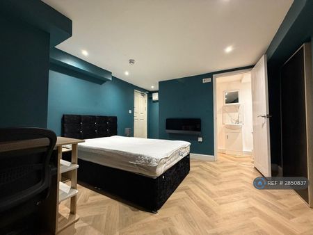 1 bedroom in a house share to rent - Photo 3