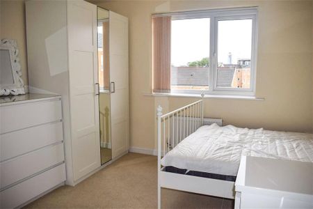 4 bedroom terraced house to rent - Photo 2