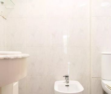 Sunny room in 4-bedroom apartment in Usera, Madrid - Foto 6