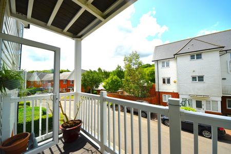 Sierra Road, High Wycombe, Buckinghamshire,HP11 - Photo 2