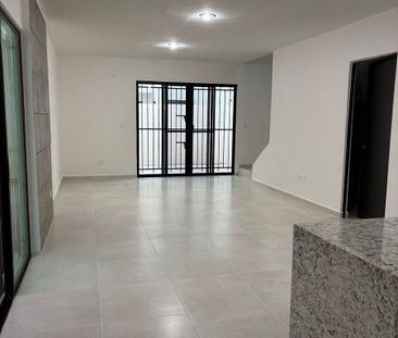 Casa de 2 pisos en renta en Las Américas - Photo 1