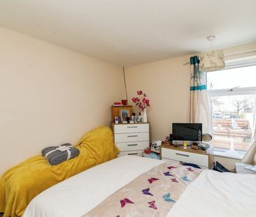 Park Road, LOWESTOFT - Photo 4