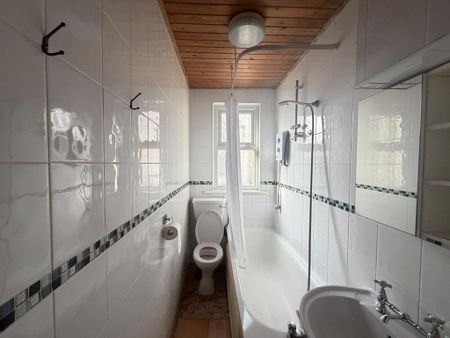 3 bedroom flat to rent - Photo 5