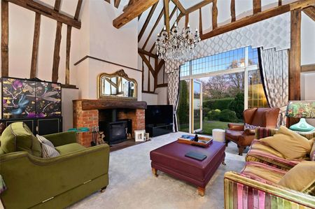 SHORT TERM LET. Stunning grade II listed detached barn in wonderful grounds of about 4 acres. - Photo 2