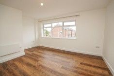 1 bed Flat for Rent - Photo 2